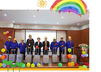 Festa de aniversário dos funcionários da fábrica de latas em janeiro